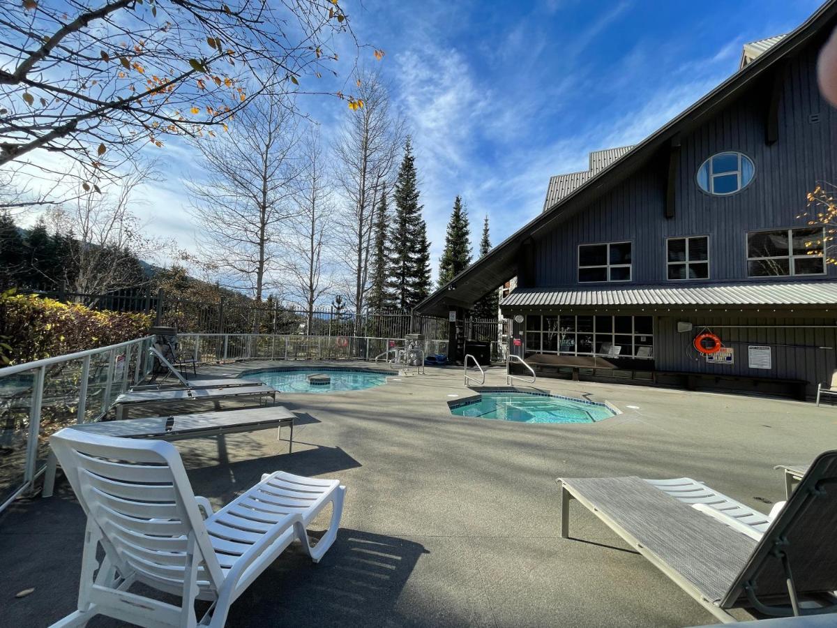 Best Ski In Ski Out Condo At Whistler Exteriör bild