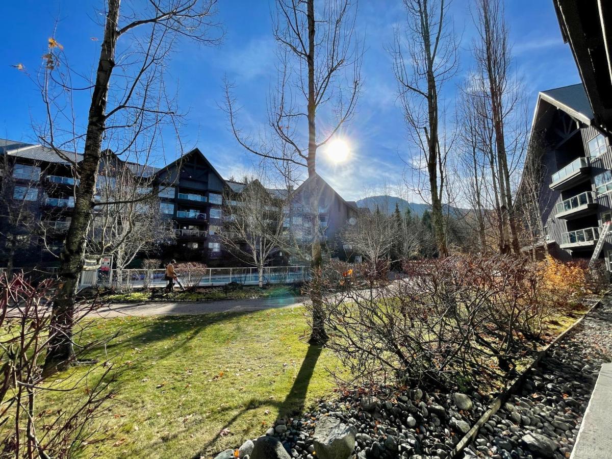 Best Ski In Ski Out Condo At Whistler Exteriör bild